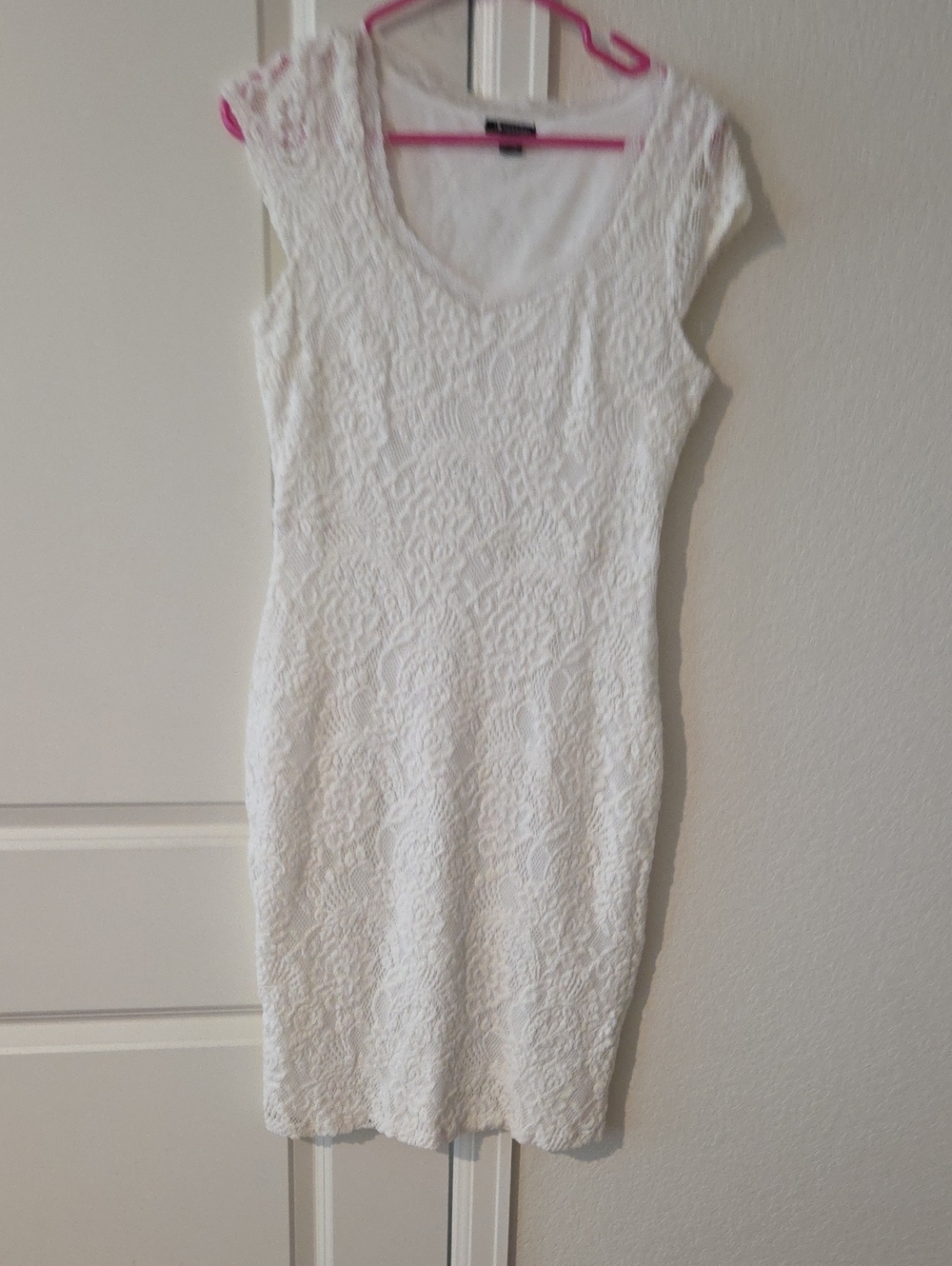 Elegant White Lace Cap-Sleeve Mini Dress
